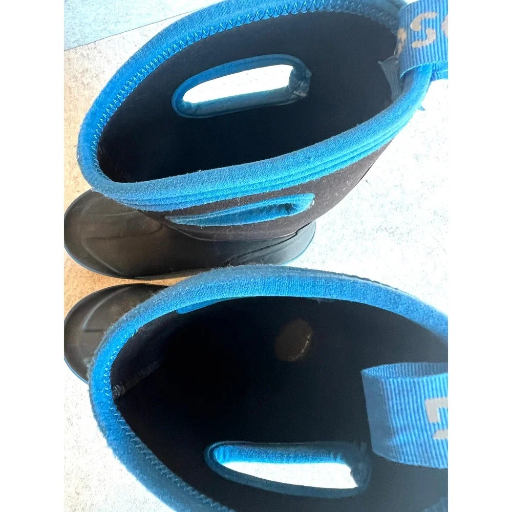 DSG Kids Snowbound Winter Boots Black Blue Waterproof Neoprene Pull On Shoes 2